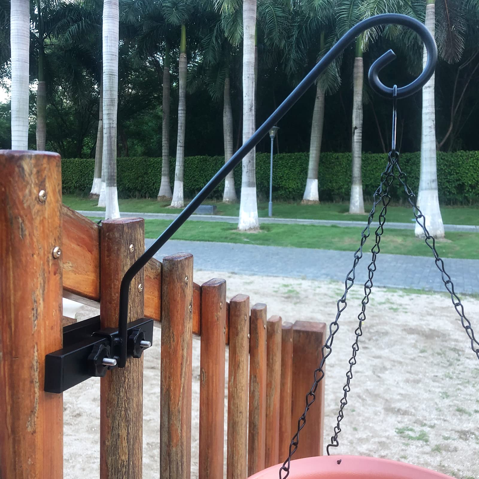 NEECONG Deck Hook Rail installed with lanterns on a patio