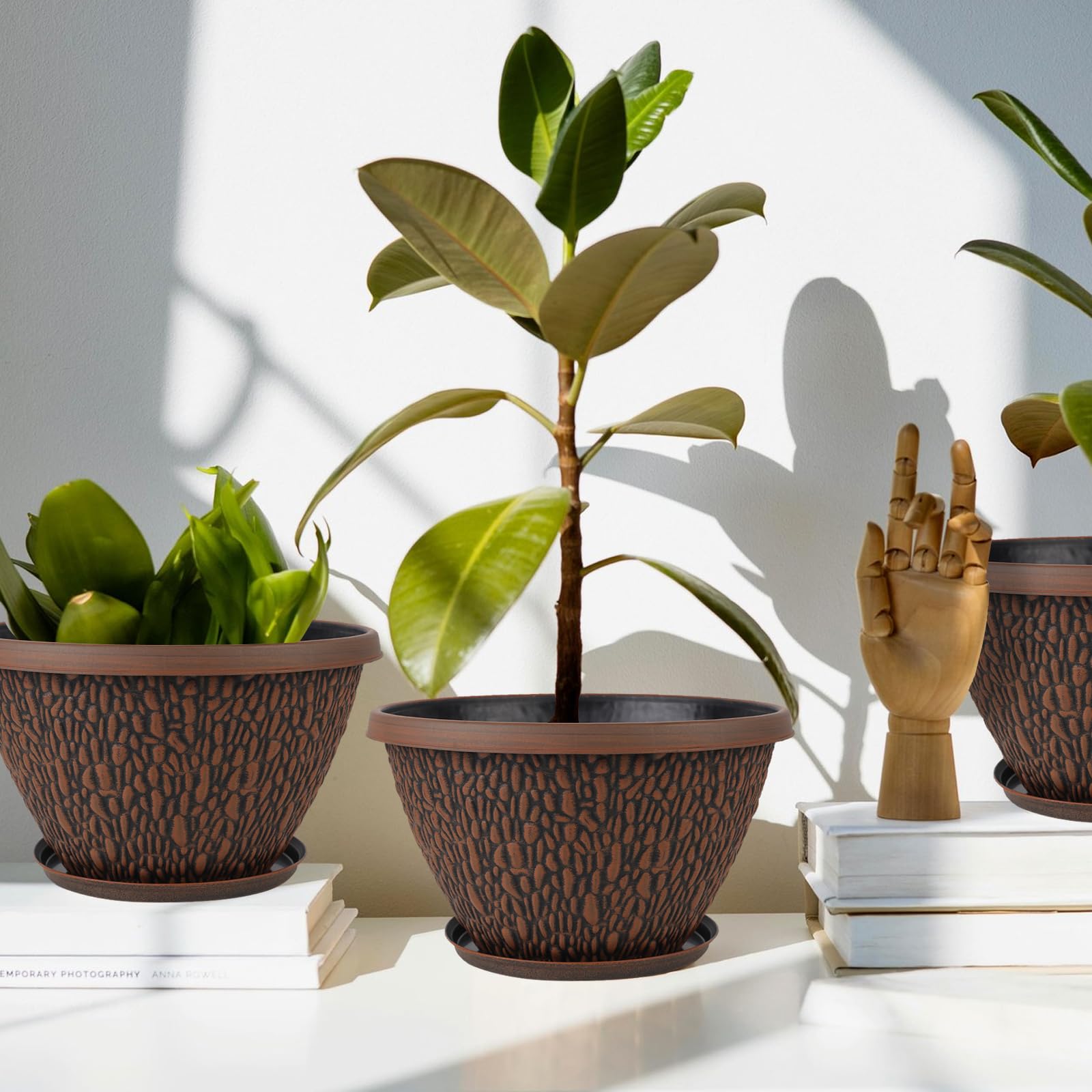 Nooulap plant pot in outdoor setting