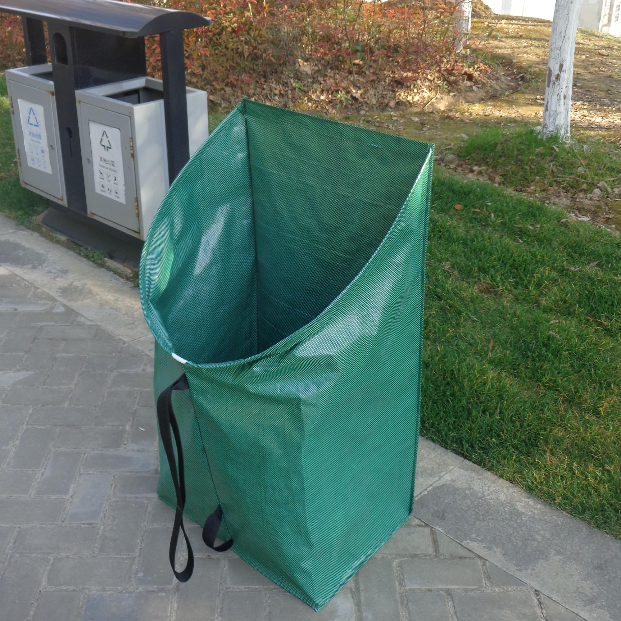 OBILAN Leaf Collector demonstrating lightweight design
