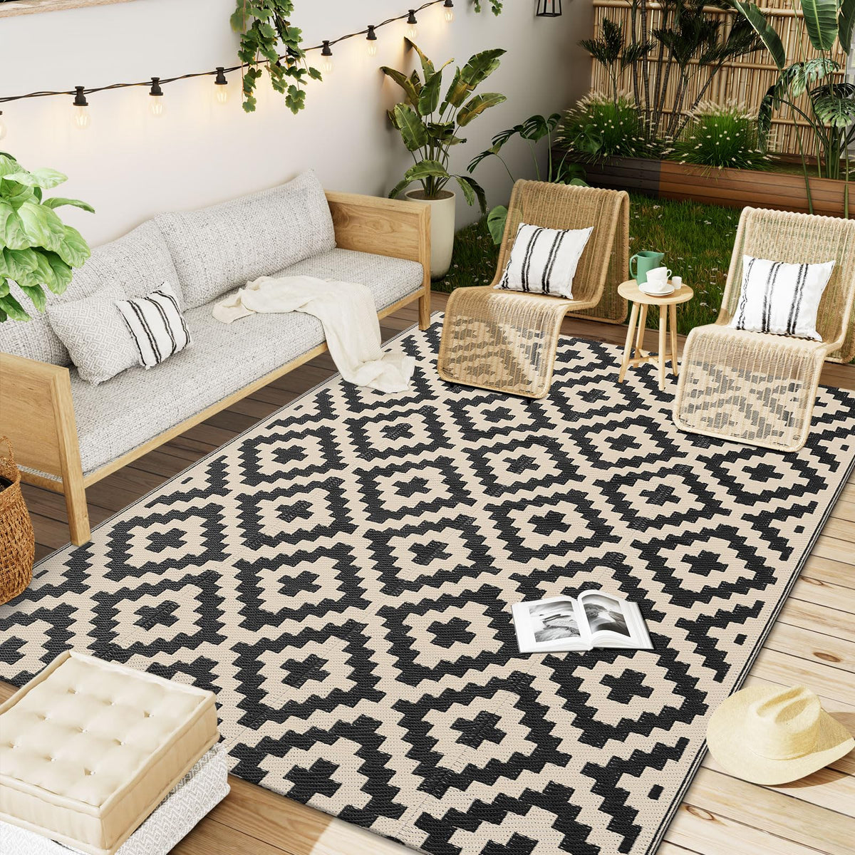 OLANLY Outdoor Rug 5x8 ft black and beige geometric pattern front view
