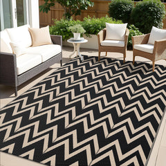 OLANLY outdoor rug 5x8 ft black and beige reversible chevron design