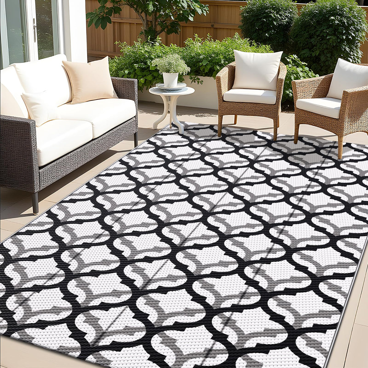 OLANLY Outdoor Rug 5x8 ft Black and White front view