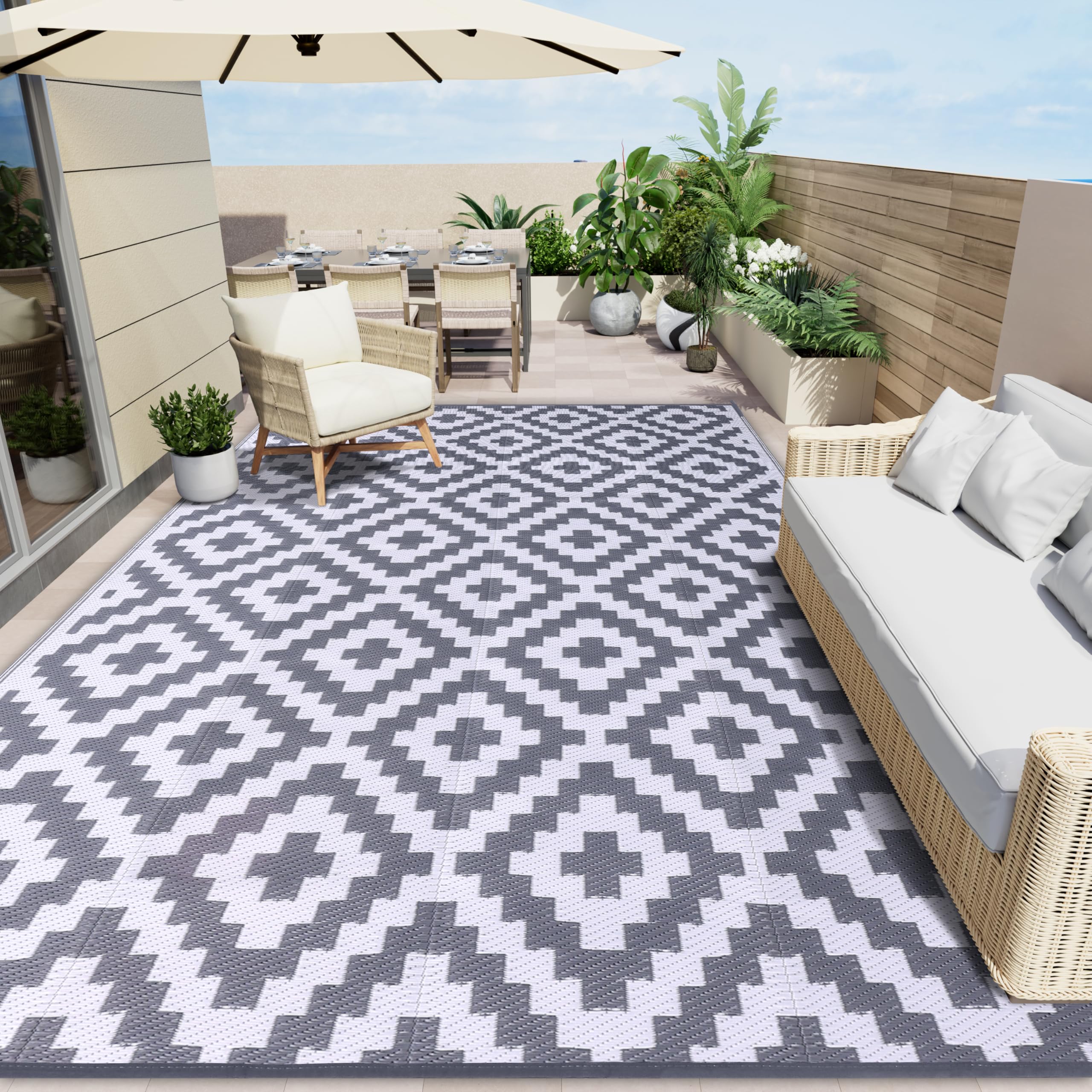 OLANLY Outdoor Rug 8x10 ft grey and white geometric pattern front view