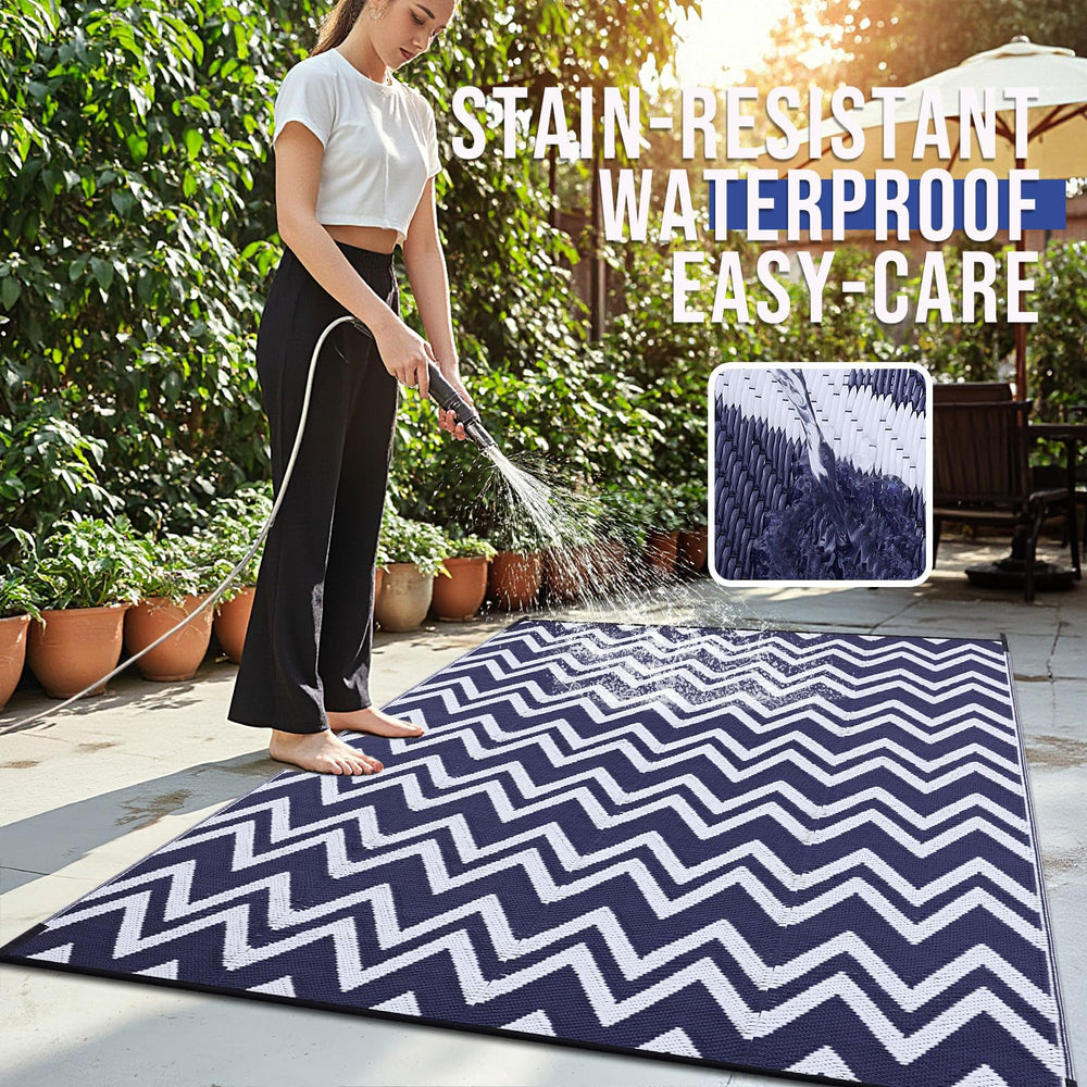 OLANLY outdoor rug folded with carry case