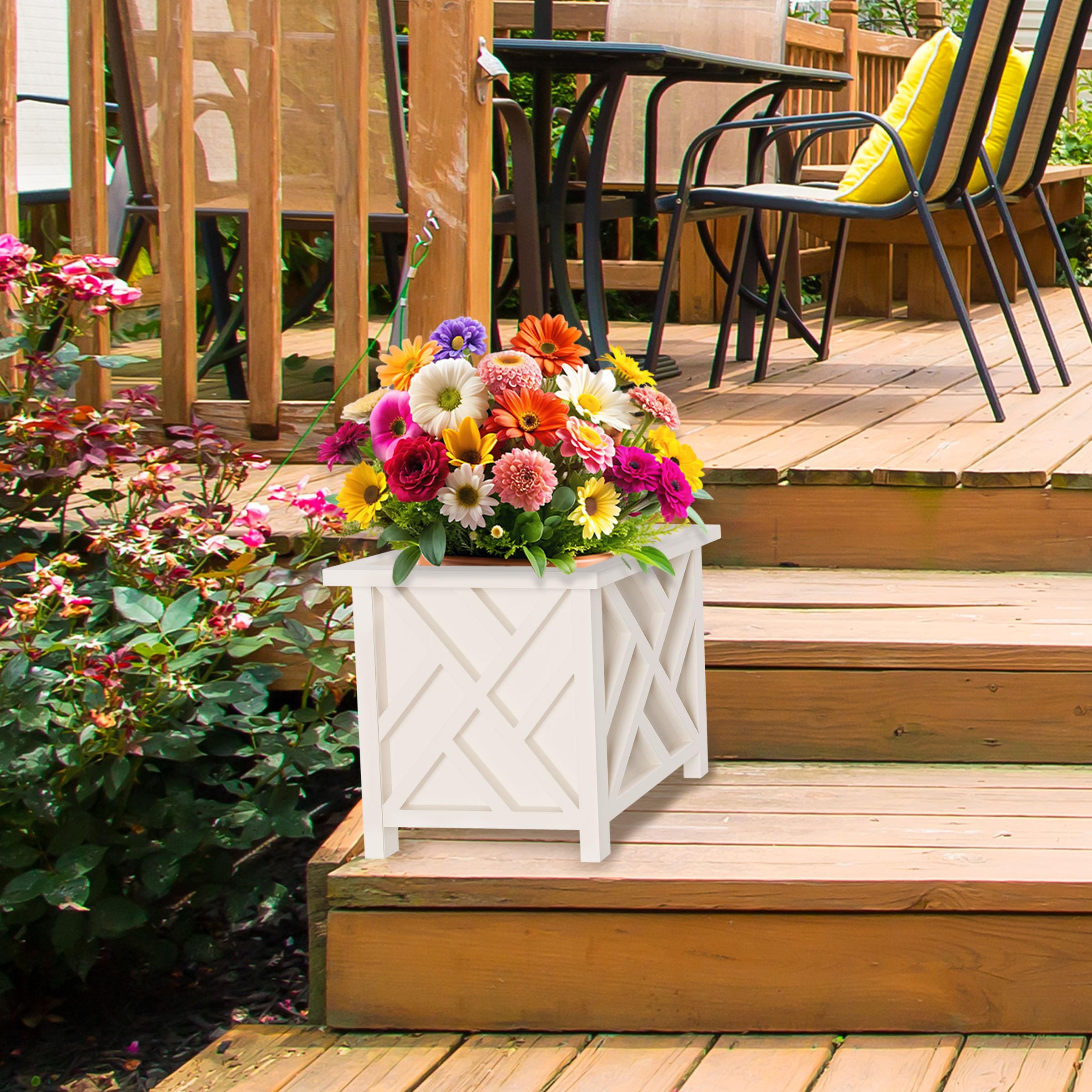Open bottom design of planter for drainage