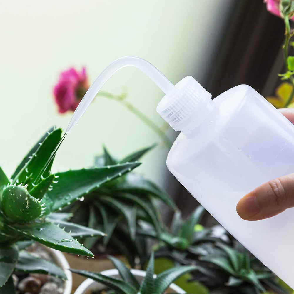 Oubest watering bottle with plant nutrient solution