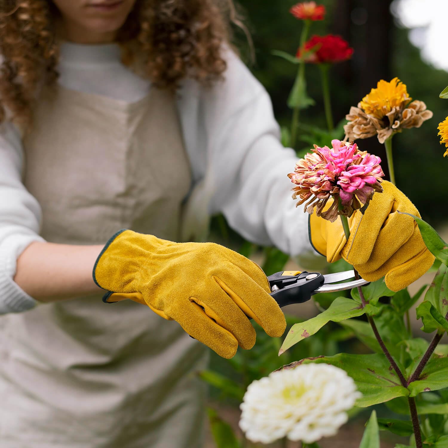 OZERO Work Gloves worn during gardening tasks