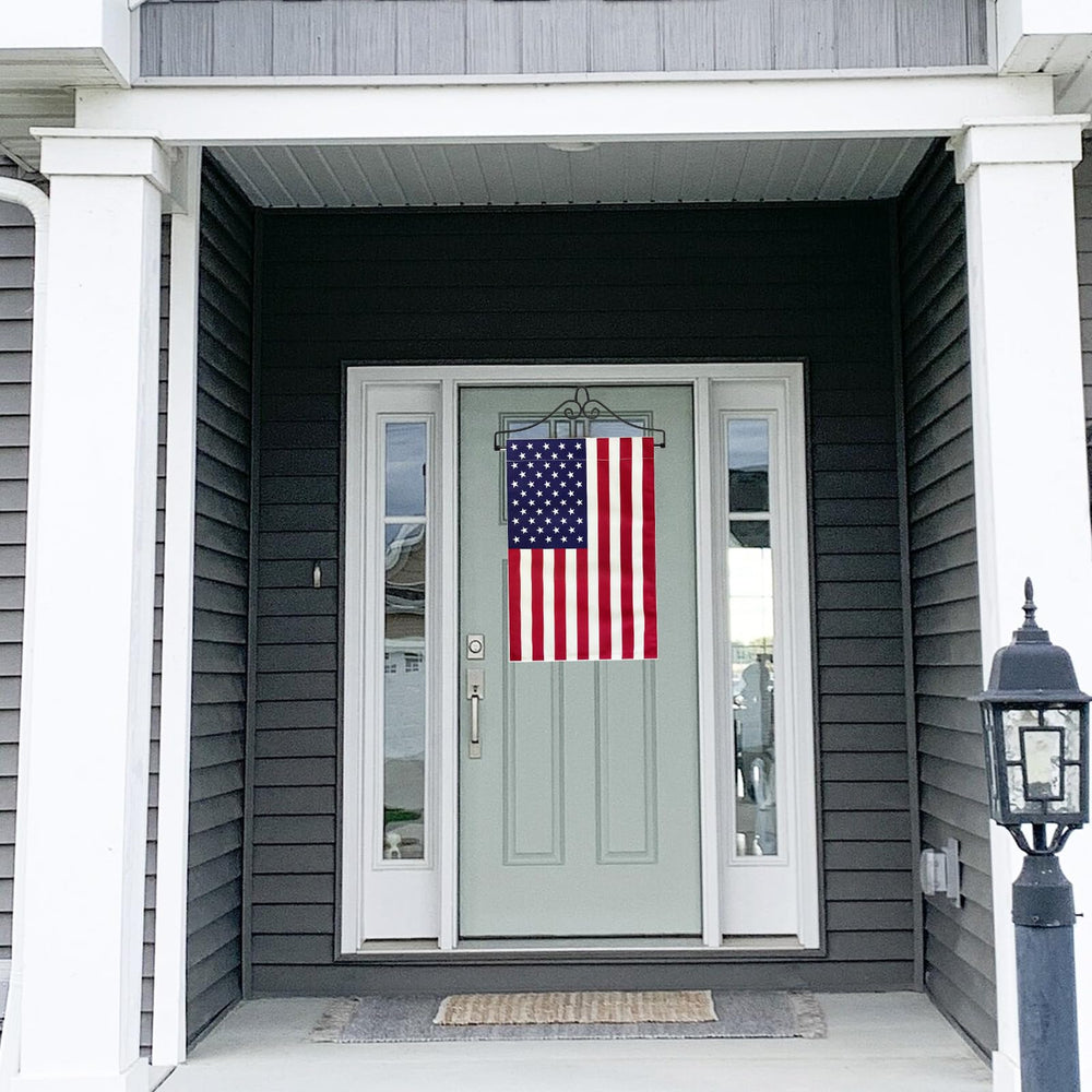 Pack contents of TOPFLAGS Garden Flag Holder and flag