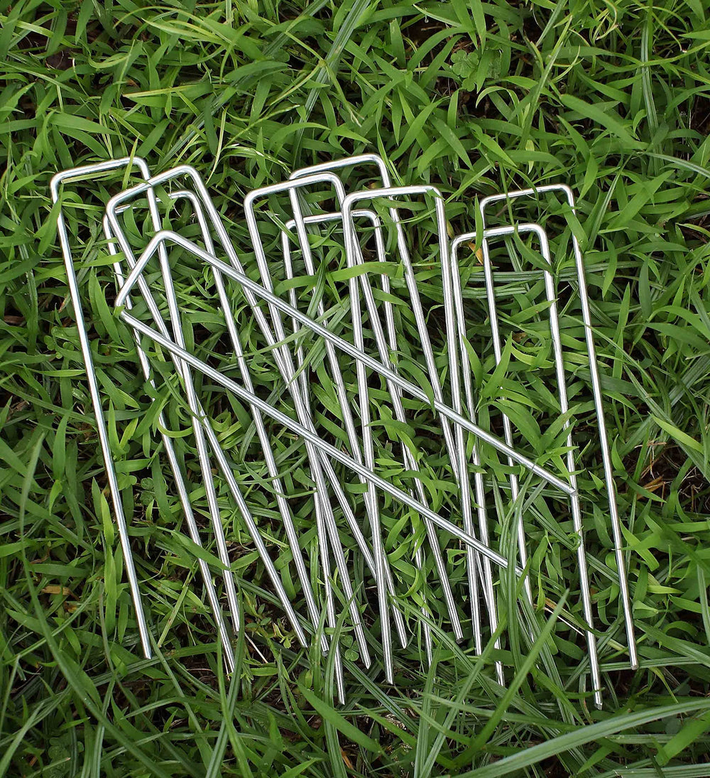 Pack of 200 Sweecomb garden stakes displayed
