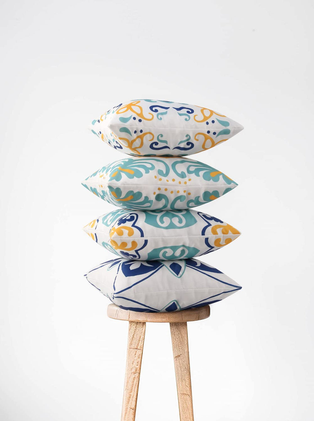 Pack of 4 Pyonic Outdoor Pillow Covers in blue