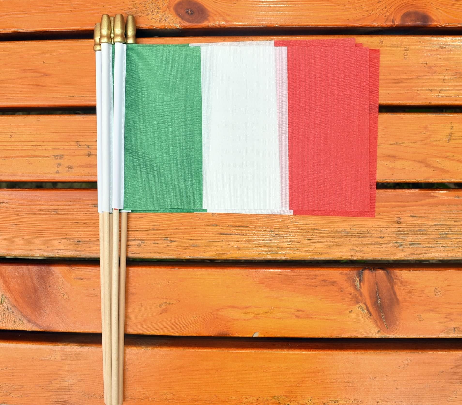 Pack of Ckexin mini Italy flags with flag poles