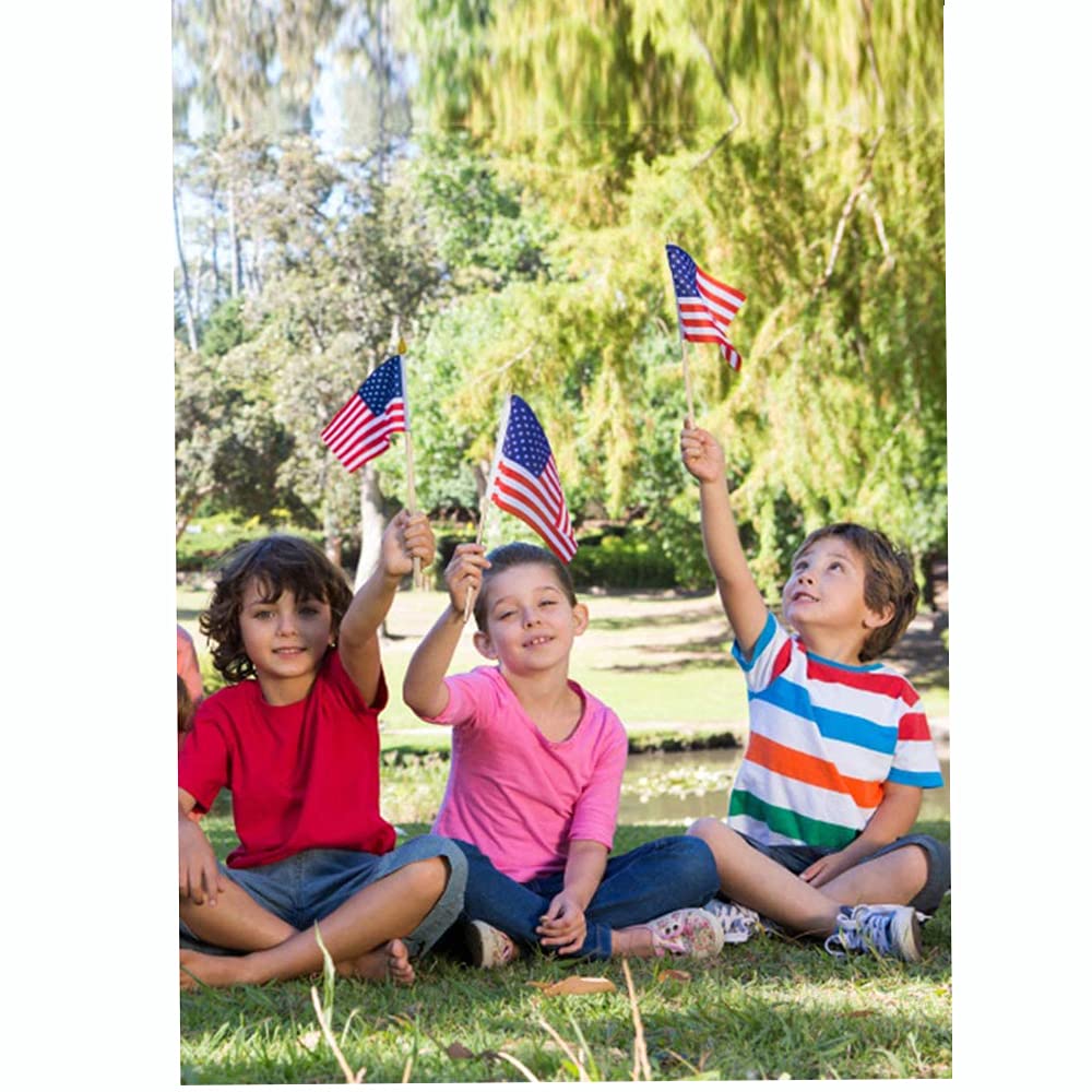 Pack of Uelfbaby 200 small American flags ready for outdoor decoration