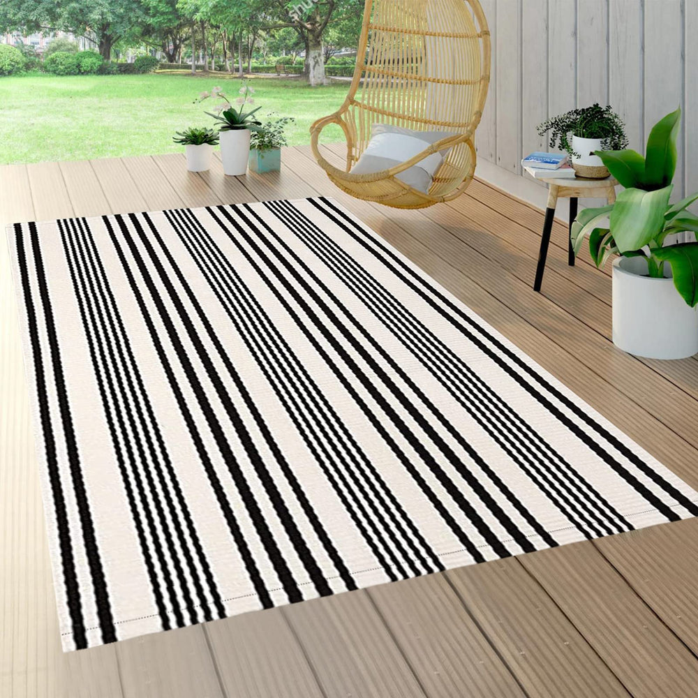 Packaging of BUAGETUP Black and White Outdoor Patio Rug