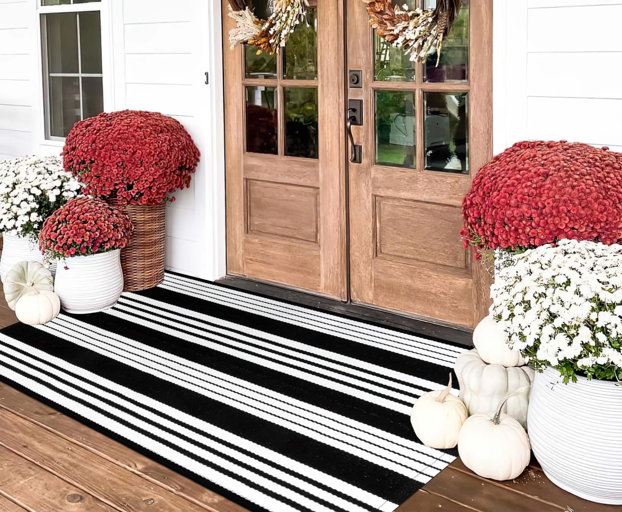 Packaging of BUAGETUP Black and White Outdoor Rug