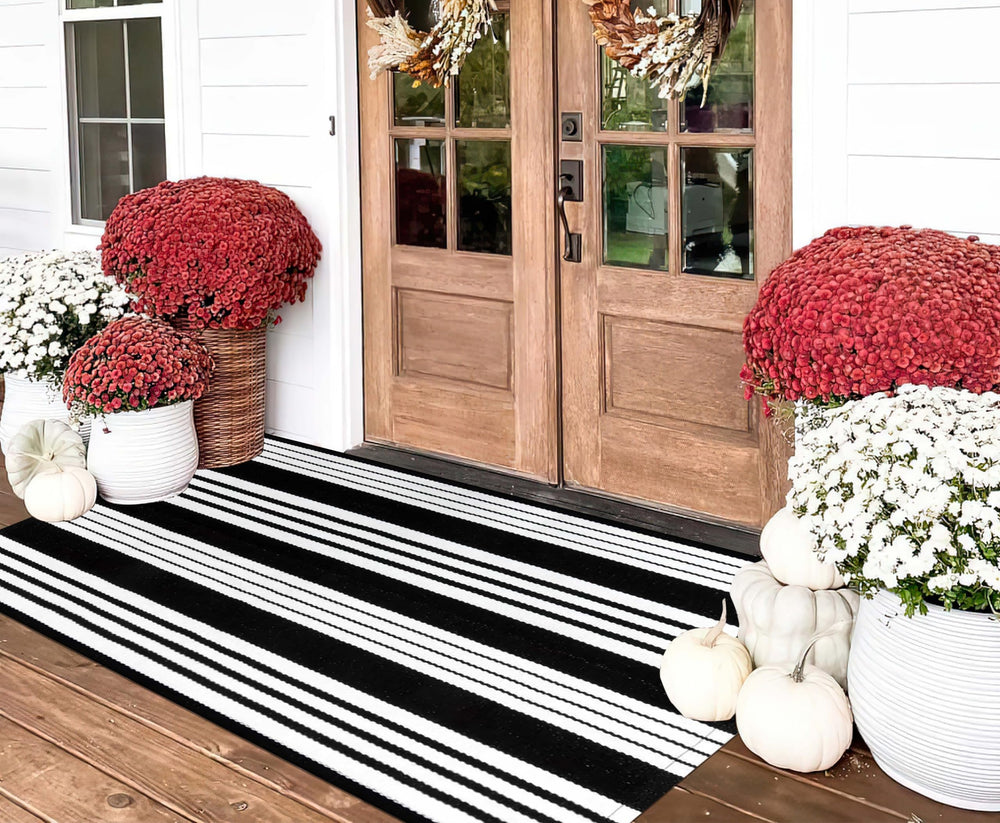 Packaging of BUAGETUP Black and White Outdoor Rug