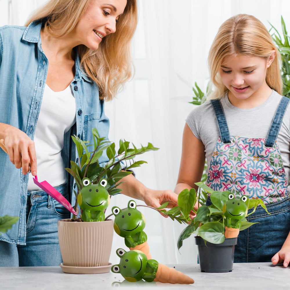 Packaging of Generic Frog Shaped Self Watering Spikes