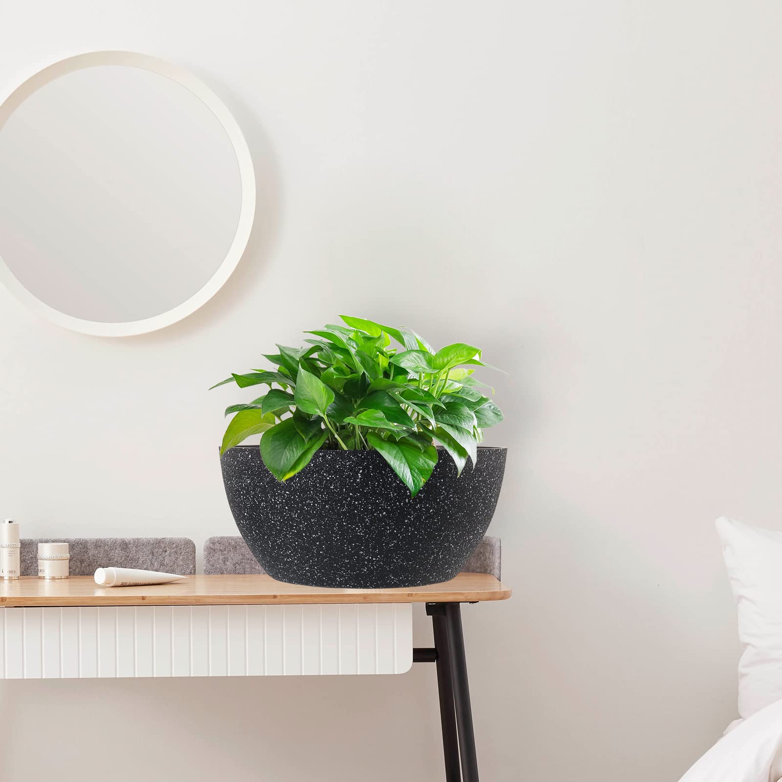 Packaging of WSMKSZ hanging planters showing included items