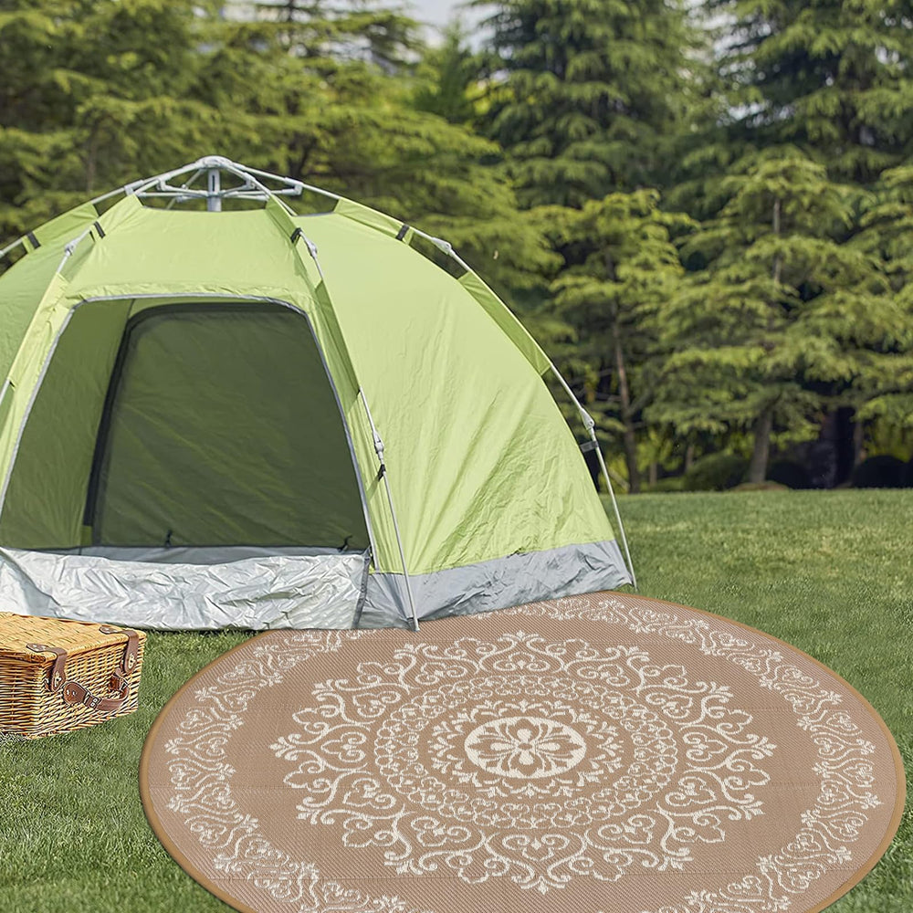 Pauwer Outdoor Rug 6ft round during a beach picnic
