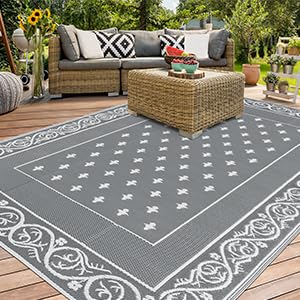 Pauwer outdoor rug displaying waterproof feature