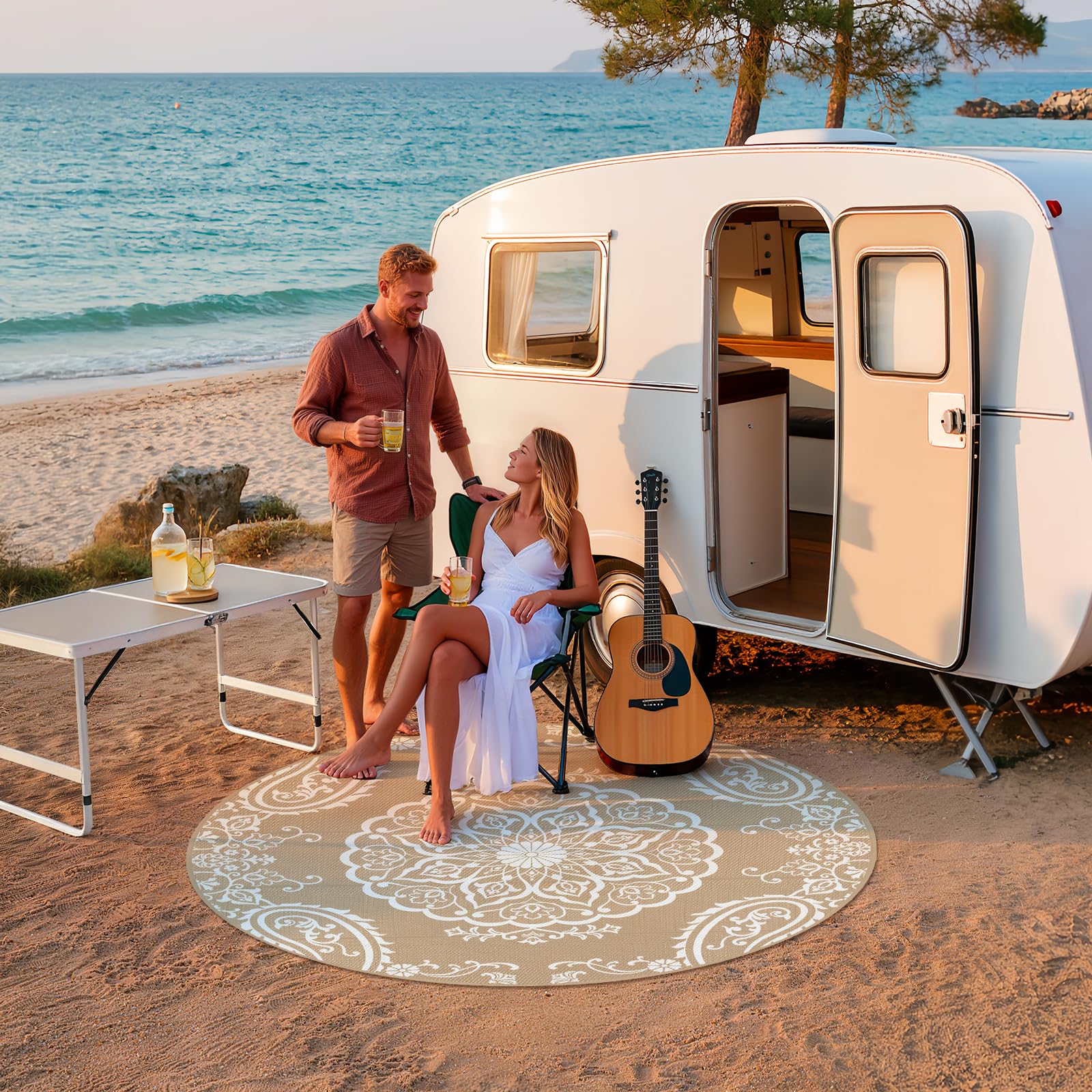 Pauwer Outdoor Rug during a beach picnic