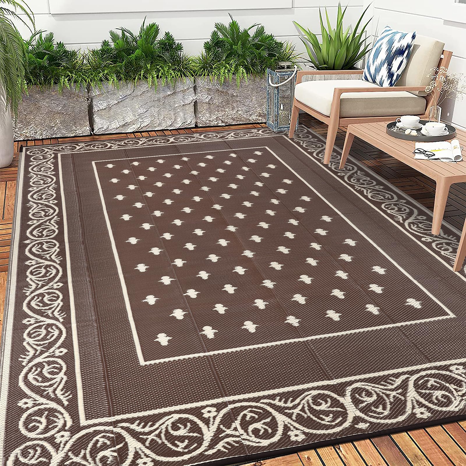 Pauwer outdoor rug showing reversible design