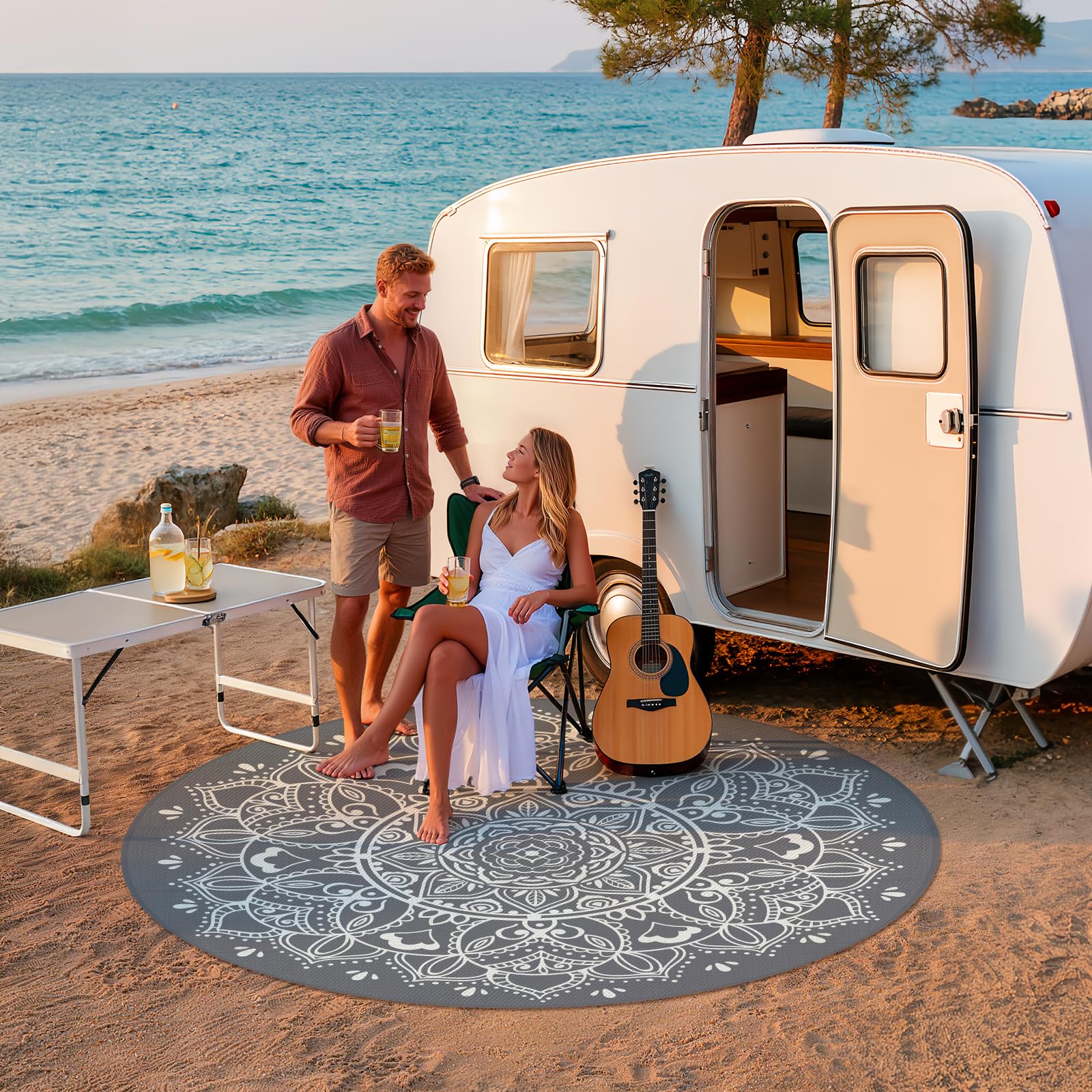 Pauwer Outdoor Rug used in a picnic setting