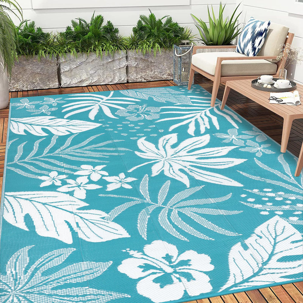 Pauwer outdoor rug with rug stakes