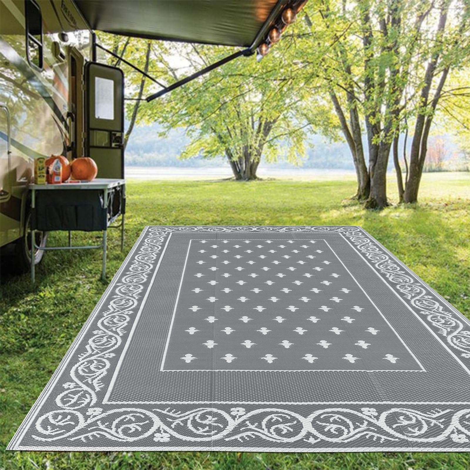 Pauwer outdoor rug with stakes for secure placement