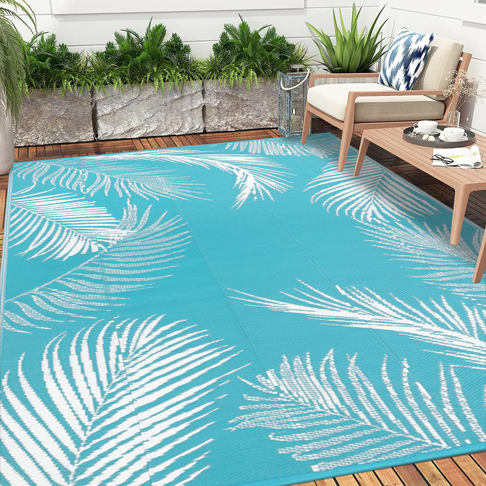 Pauwer Waterproof Outdoor Rug 5x8 laid out at a picnic