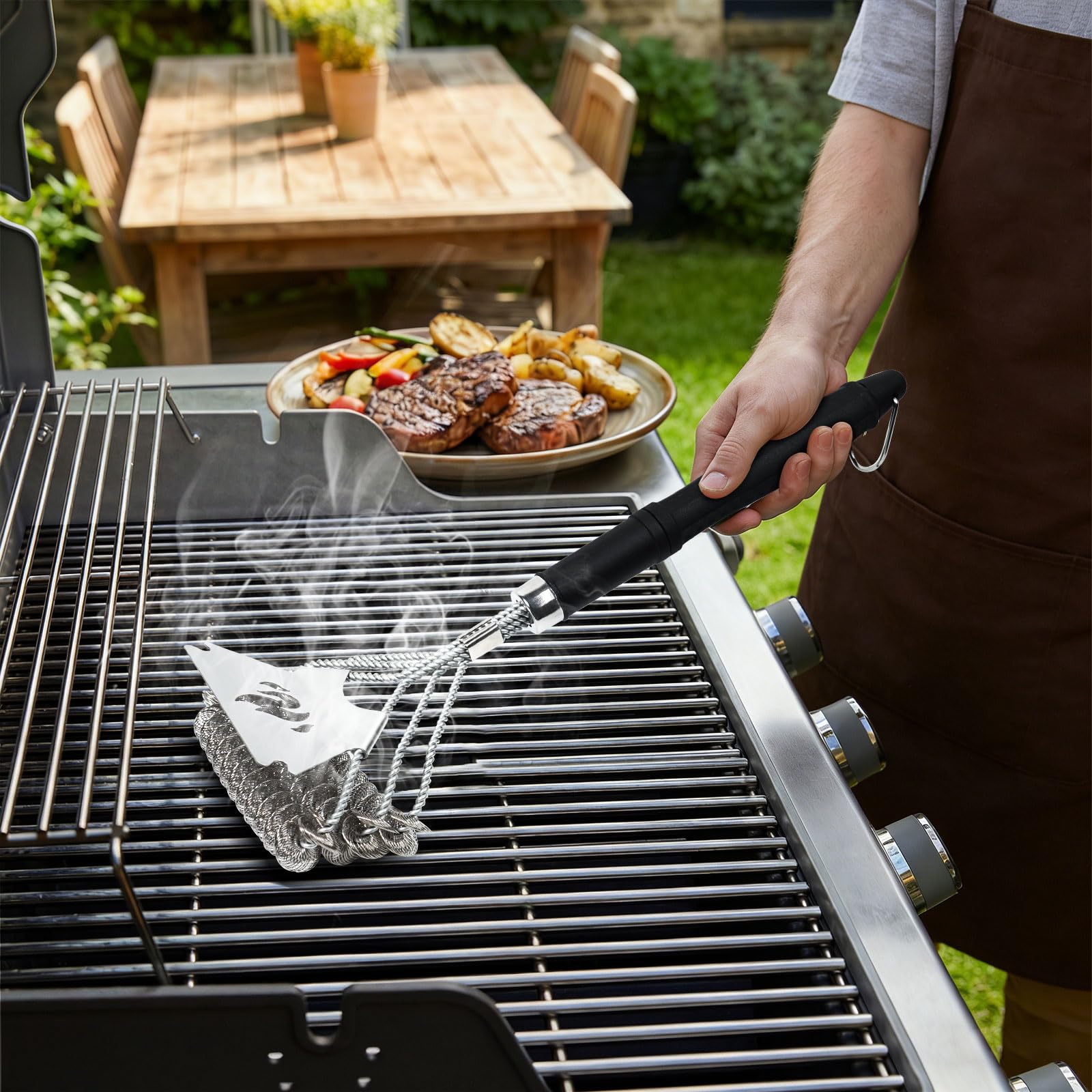 PePeng grill brush close-up of the stainless steel spiral brush head