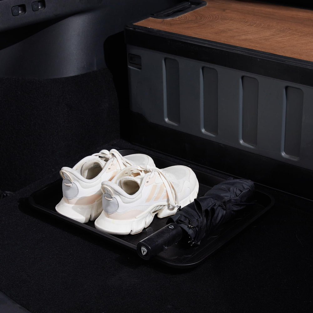 PETABBY Boot Tray collecting water from indoor flower pots
