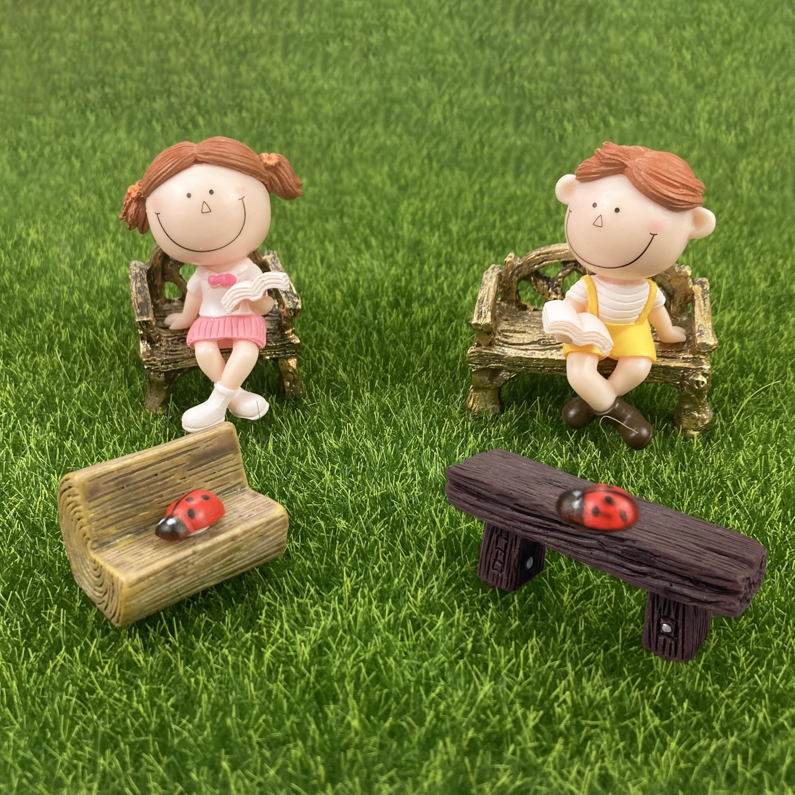 PIVNASY Miniature Table and Chairs Set in a fairy garden