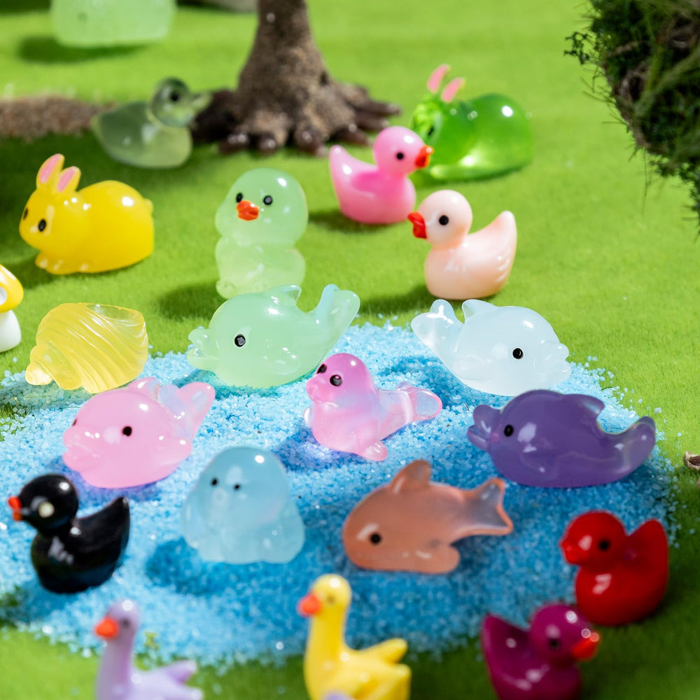 Portable storage box with 150 mini resin animals