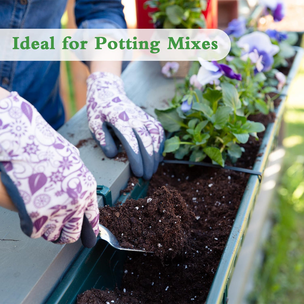 Pouring HAINANSTRY Perlite into a planting pot