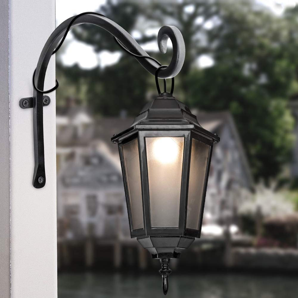 Qiang Ni hooks with wind chime outdoors