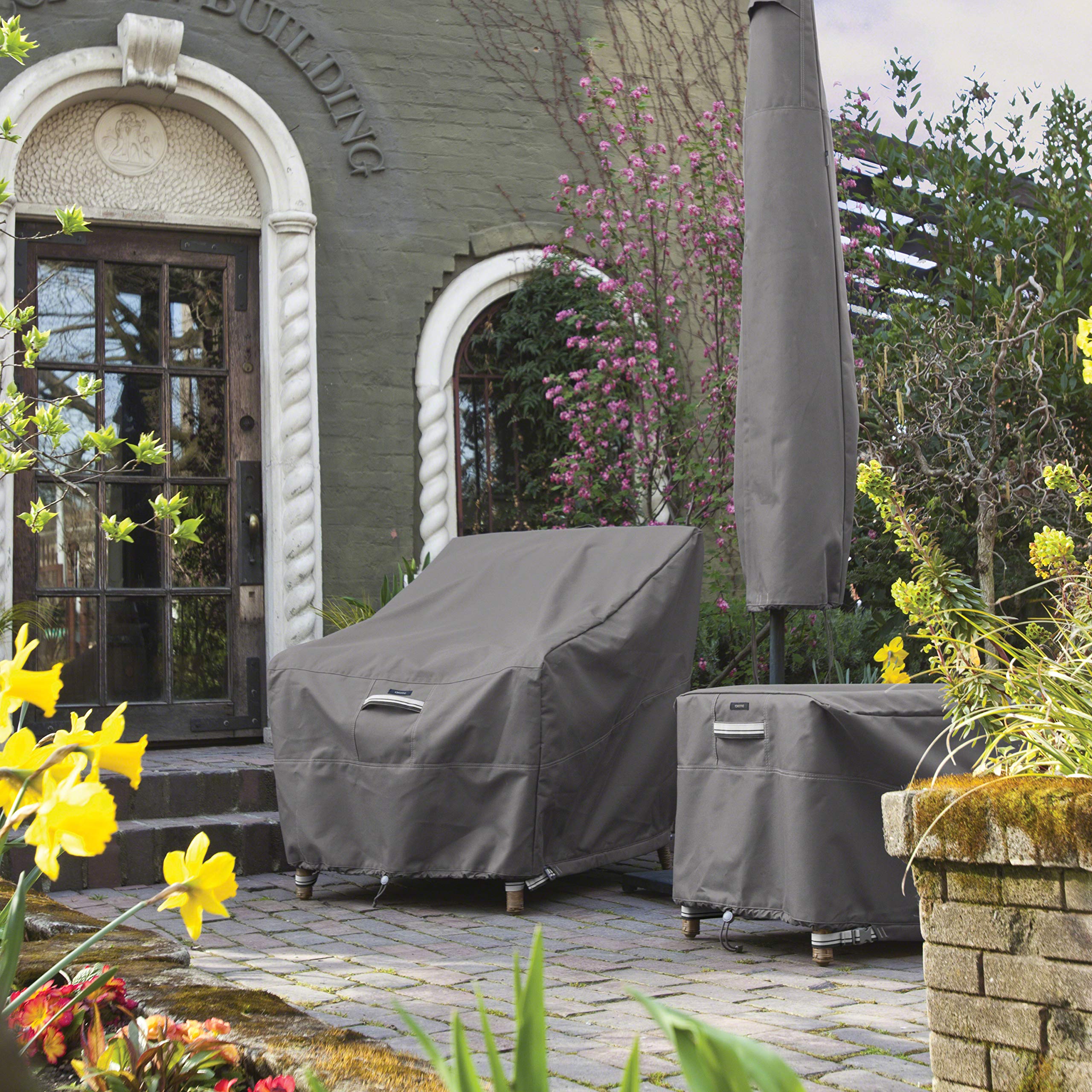 Ravenna Grill Cover protecting Weber Performer Grill