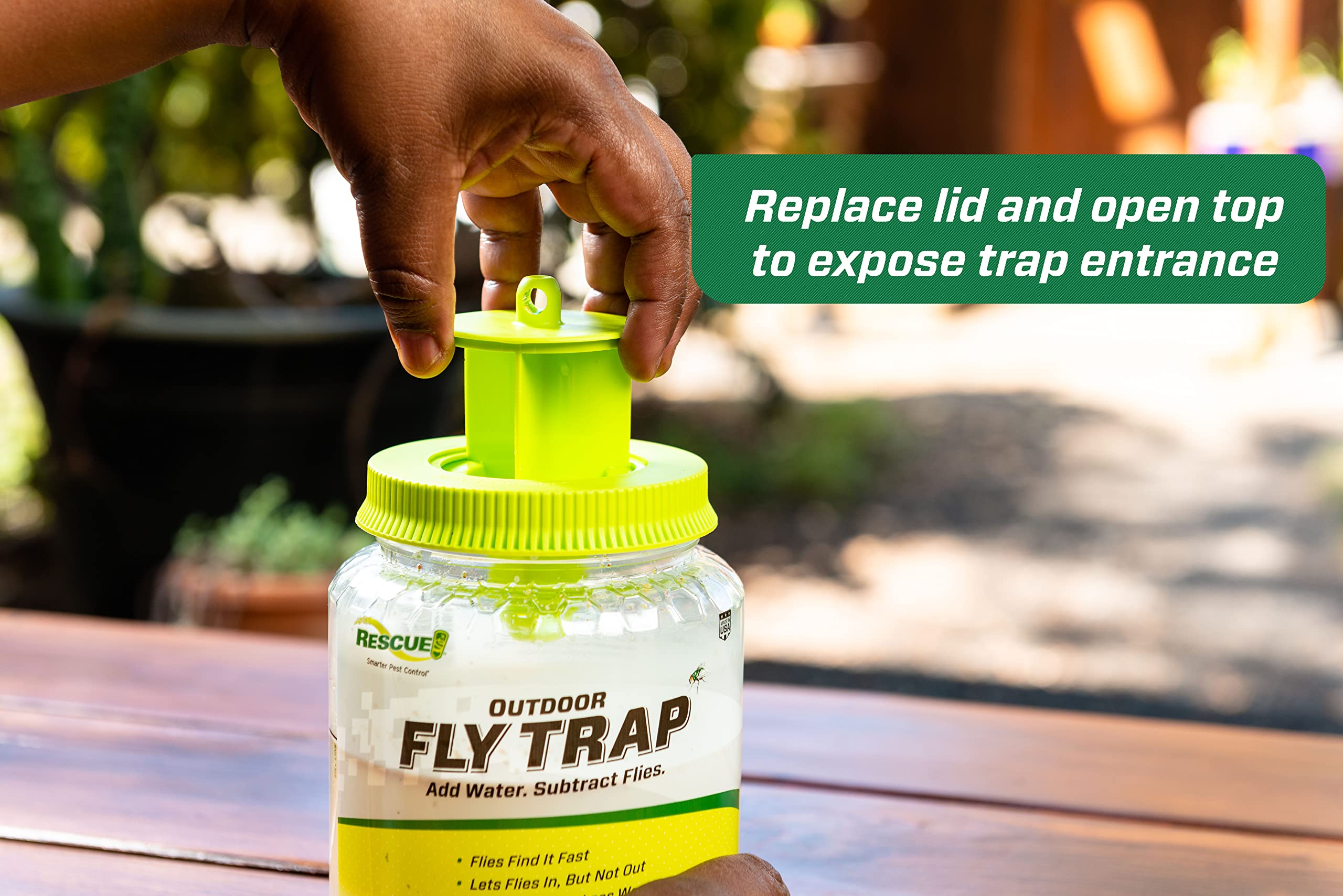 RESCUE! Outdoor Fly Trap features illustration