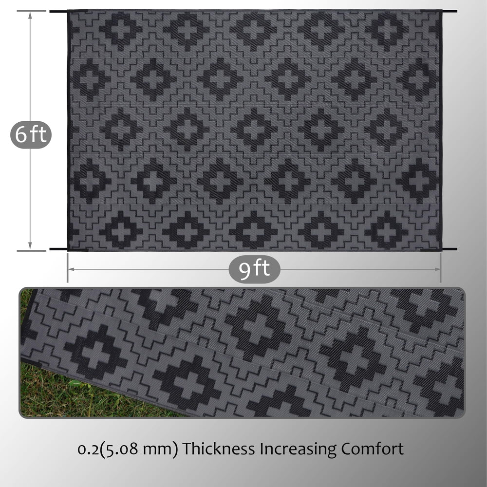 Reversible design of SAND MINE Outdoor Rug showing geometric pattern