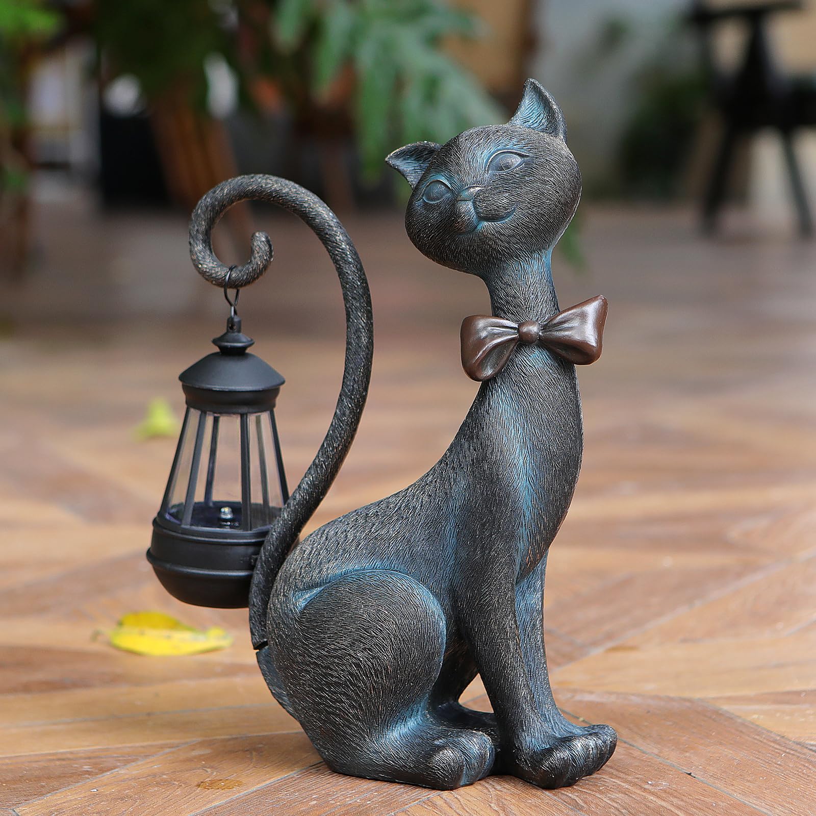 REYISO Cat Outdoor Statue illuminated at night with solar light