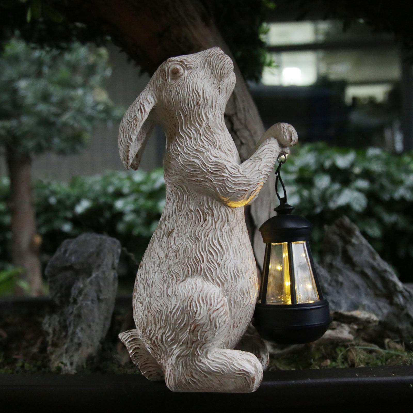 REYISO garden statue with solar lights on patio