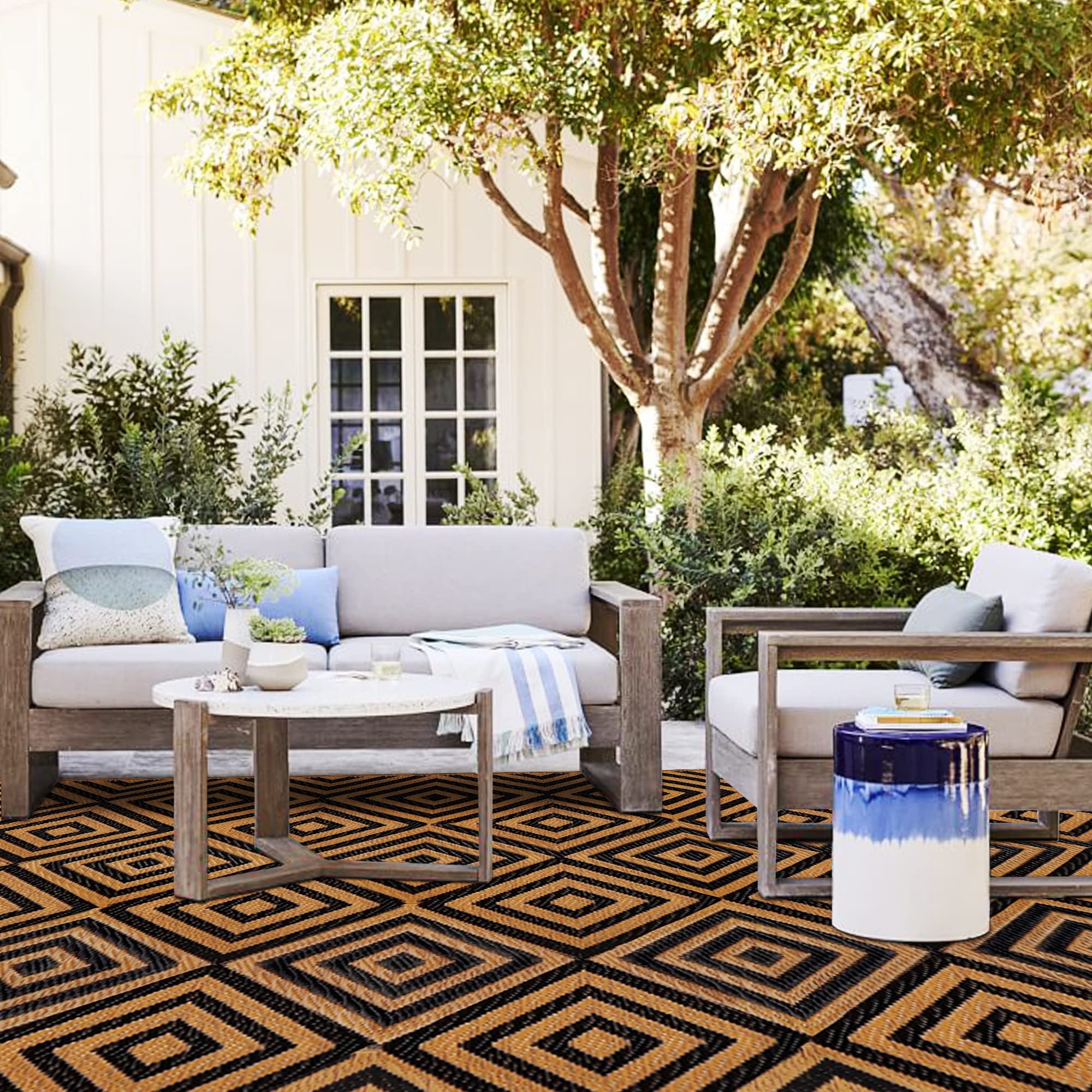 Ridota Outdoor Rug on a patio with outdoor furniture