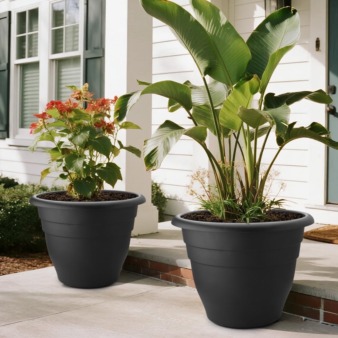 RooTrimmer 20 Inch Large Plant Pot displaying deep design
