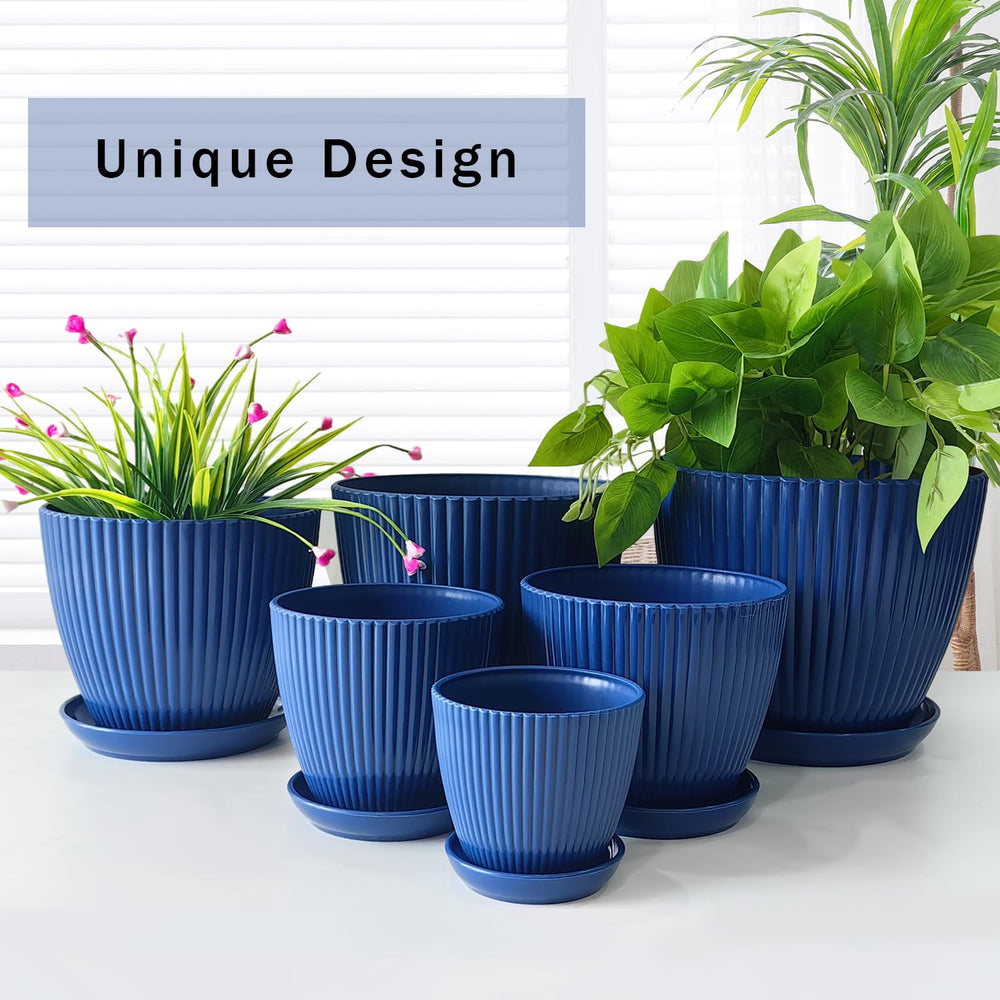 RooTrimmer plant pot with a small plant inside