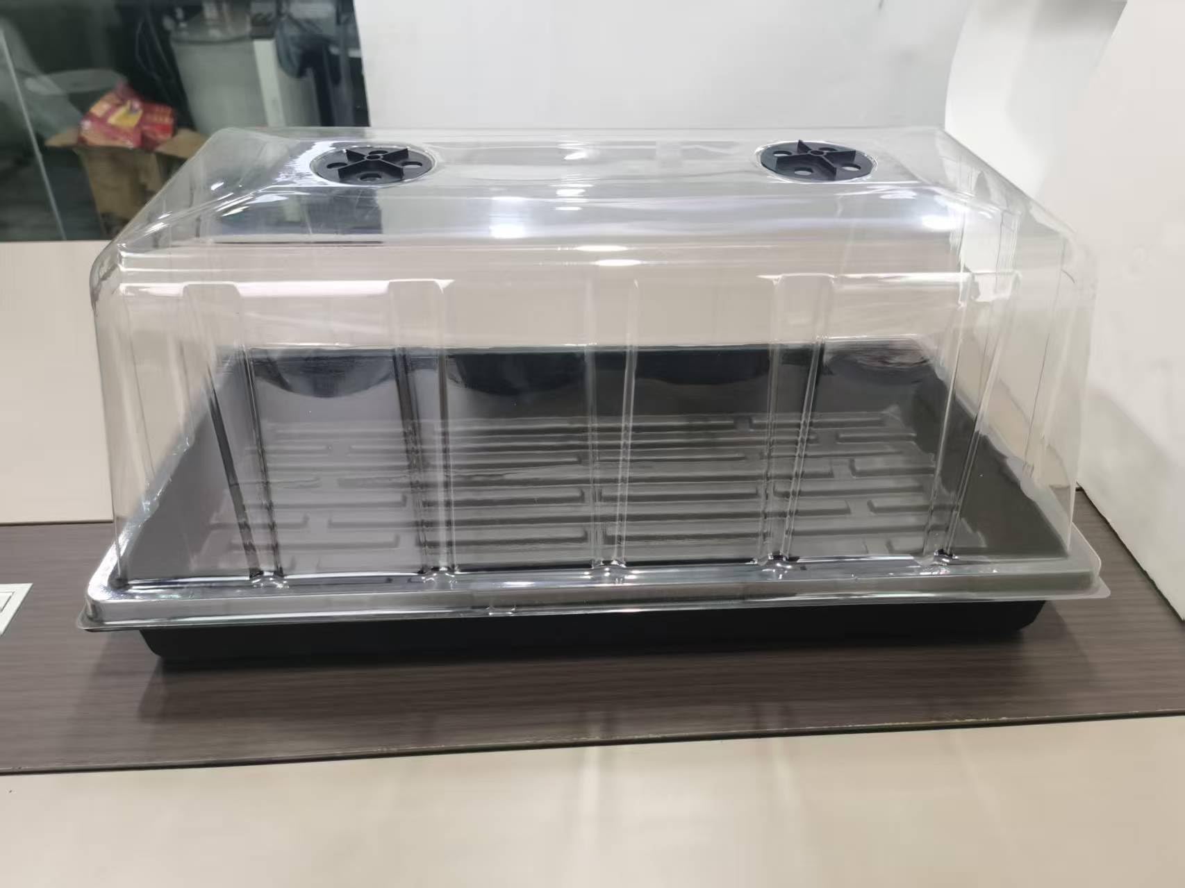 RooTrimmer seed tray with no-hole design for bottom watering