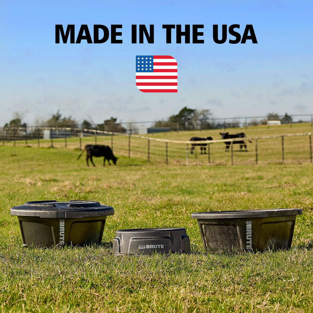 Rubbermaid Brute Animal Feeder in black color