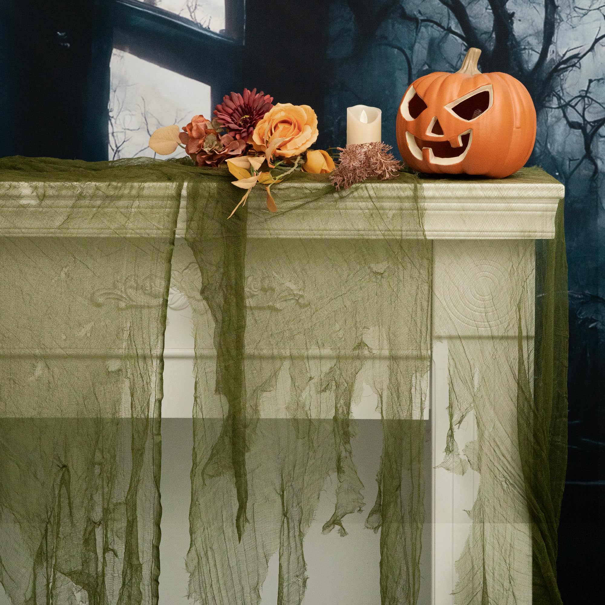RunNico Halloween decoration with fake spiders and bats
