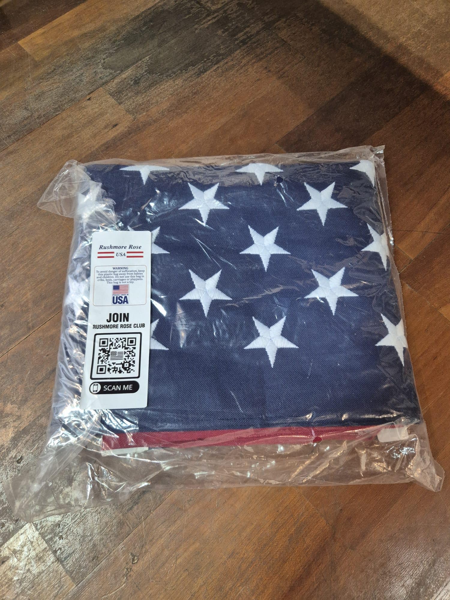Rushmore Rose USA American Flag 4x6 with pole and sleeve