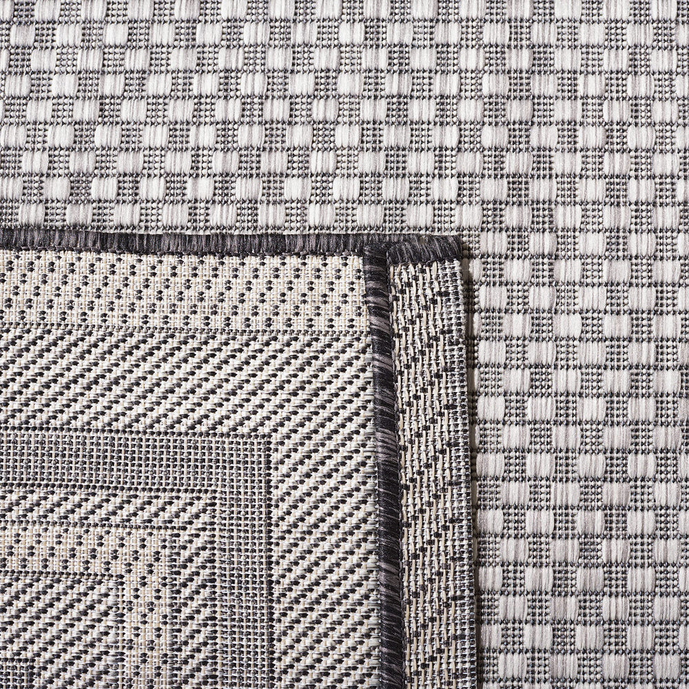 SAFAVIEH Courtyard Outdoor Accent Rug 2'3"x4' easy care instructions