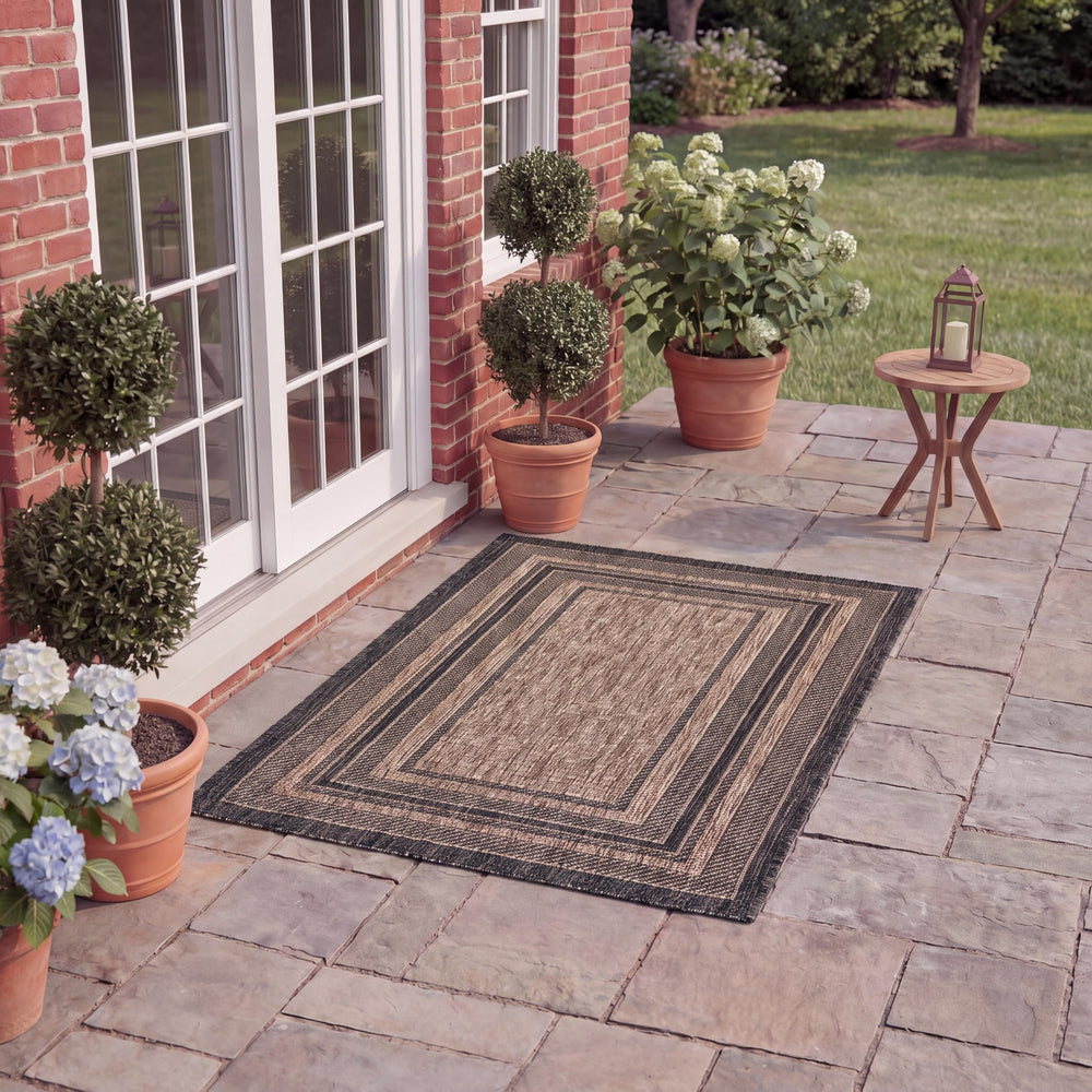 SAFAVIEH Courtyard Outdoor Accent Rug in Natural and Black, front view