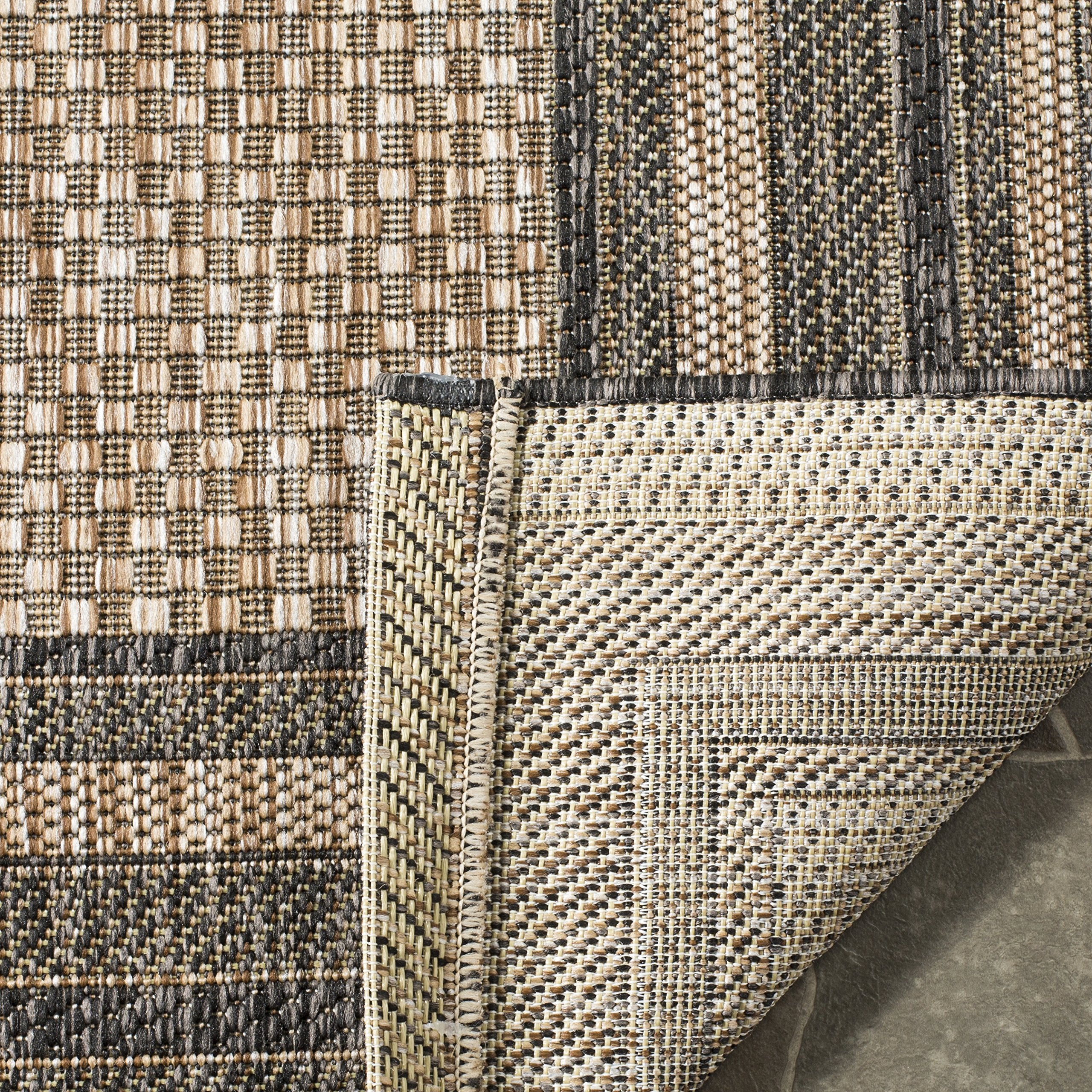 SAFAVIEH Courtyard rug in a living room setting